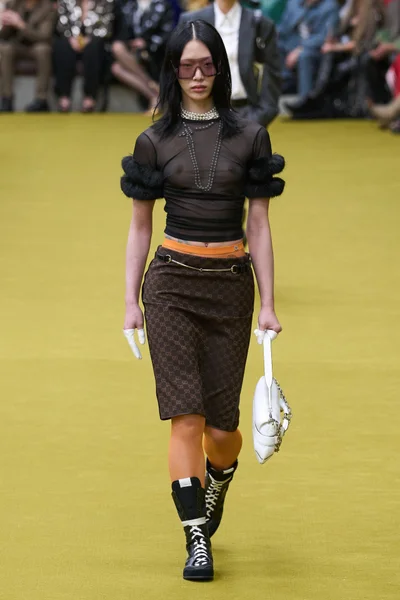Look 28